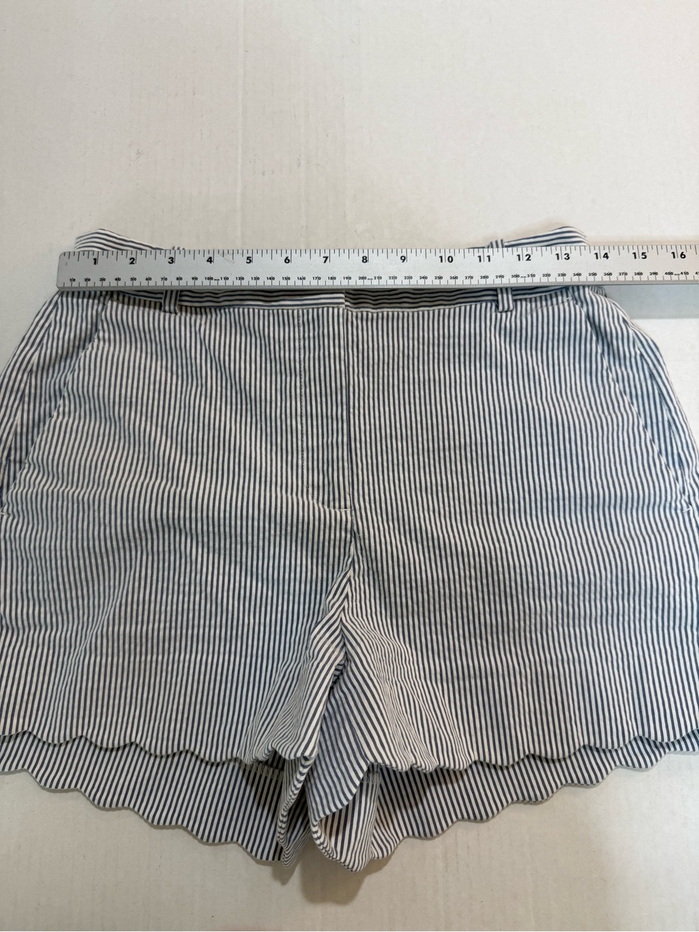 J.Crew Scalloped Hem Seersucker Shorts Womens Size 4 Blue White Stripe Preppy - Picture 5 of 11